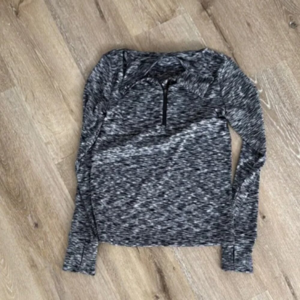 Lou & Grey Black and Gray Fitted Hoodie